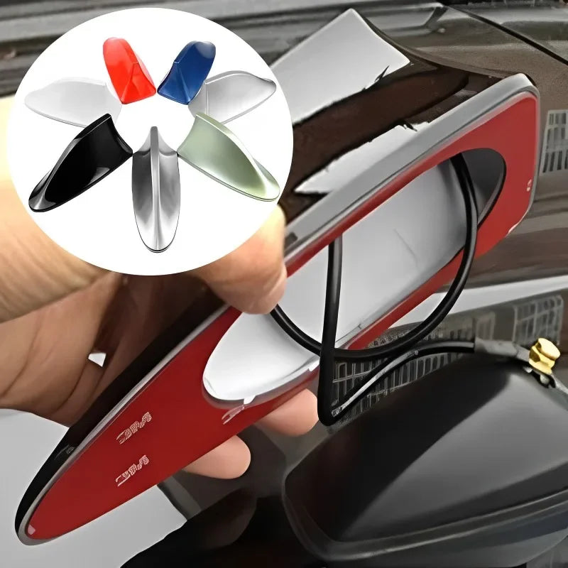Antenă Auto cu Aripioaă de Rechin – Radio FM/AM, Design Sportiv, Universal, ABS